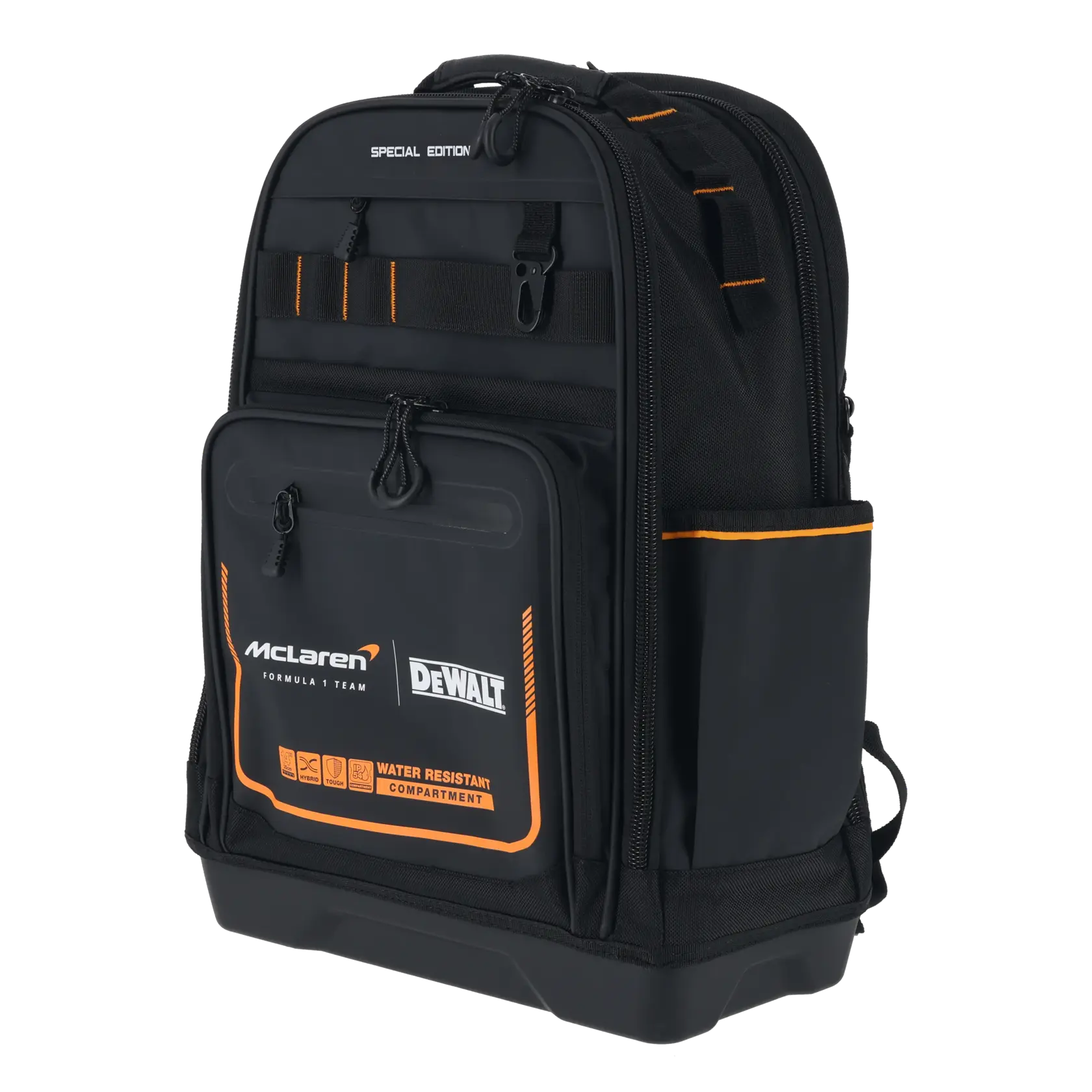 Mochila negra DEWALT McLaren Formula 1 Team, detalles naranja y varios compartimentos.